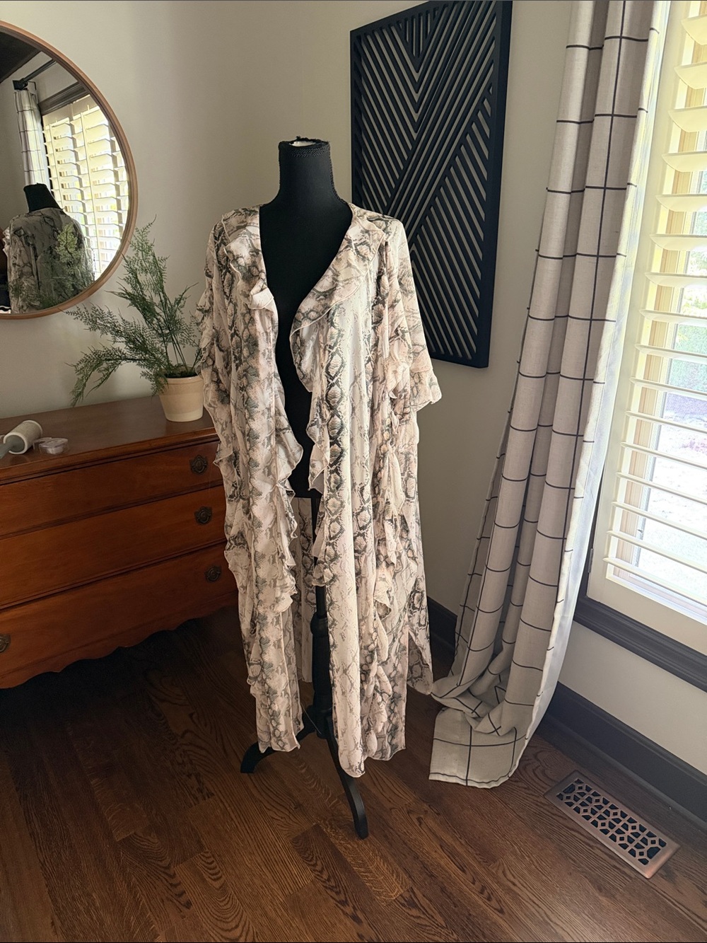 DAVI & DANI Neutral Snake-Print Ruffle Kimono medium